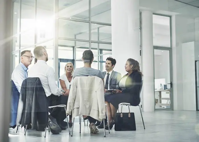 reunião de pessoas de uma equipe